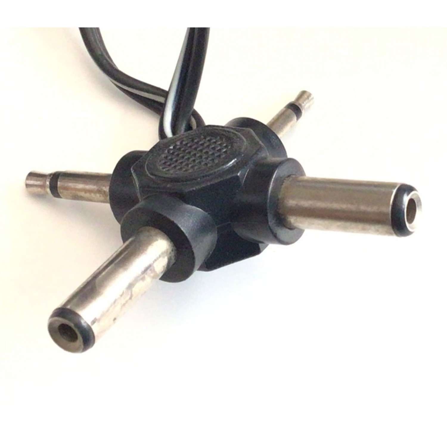 CARGADOR / ADAPTADOR UNIVERSAL AC/DC / NUMERO DE PARTE 1460 / ENTRADA VCA AC 110-220V~ 50/60HZ / SALIDA VCD / DC 3V 4.5V 6V 7.5V 9V 12V  500MA / MODELO 1460 - Imagen 4